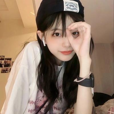 照片中的女孩